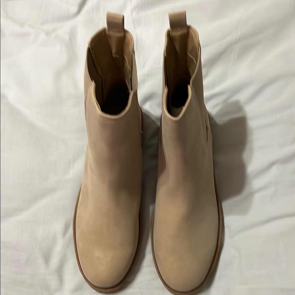 LOFT Tan Ankle Chelsea Boots Sleek and Versatile